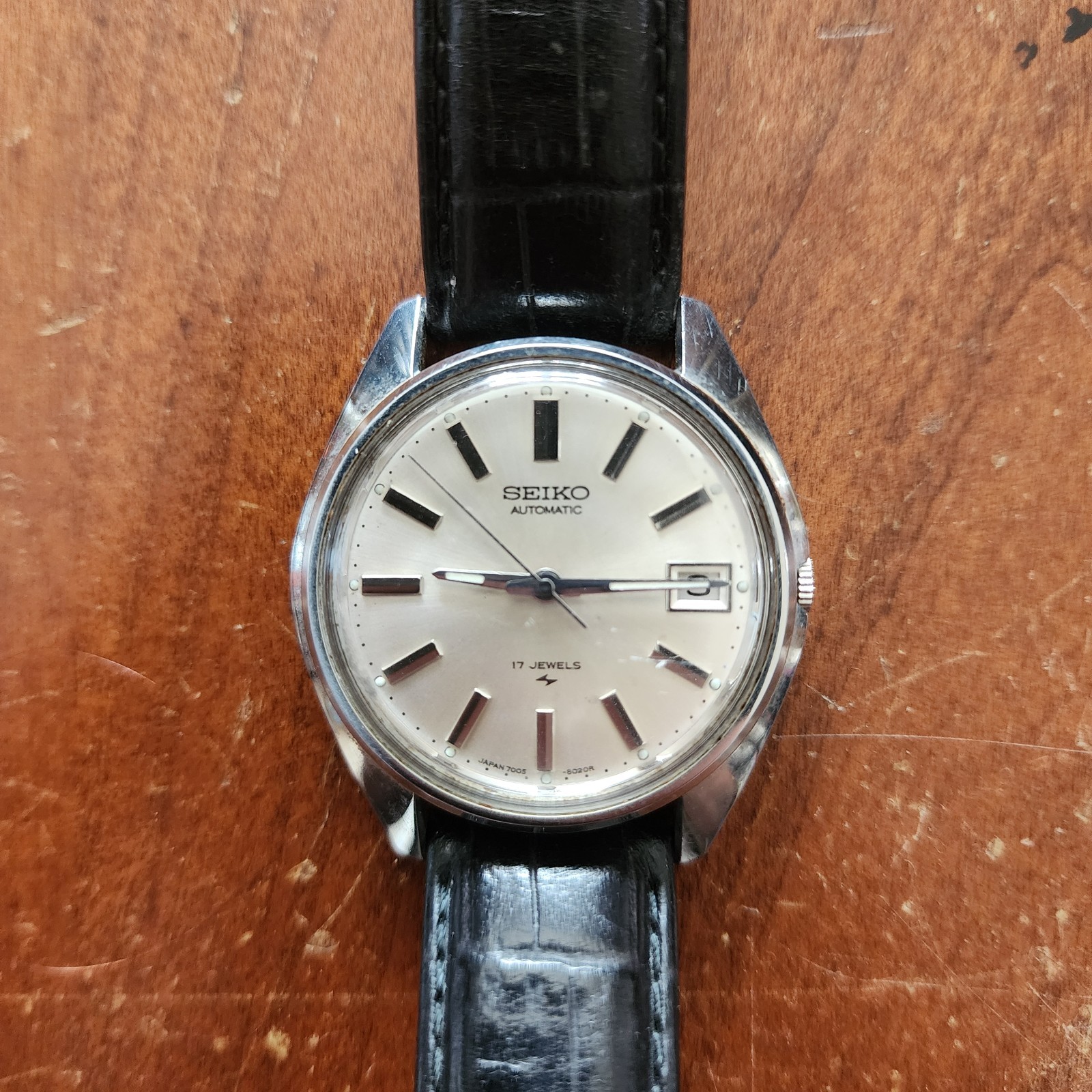 Vintage Seiko Automatic Ref. 7005-8020 featuring a 17-jewel movement