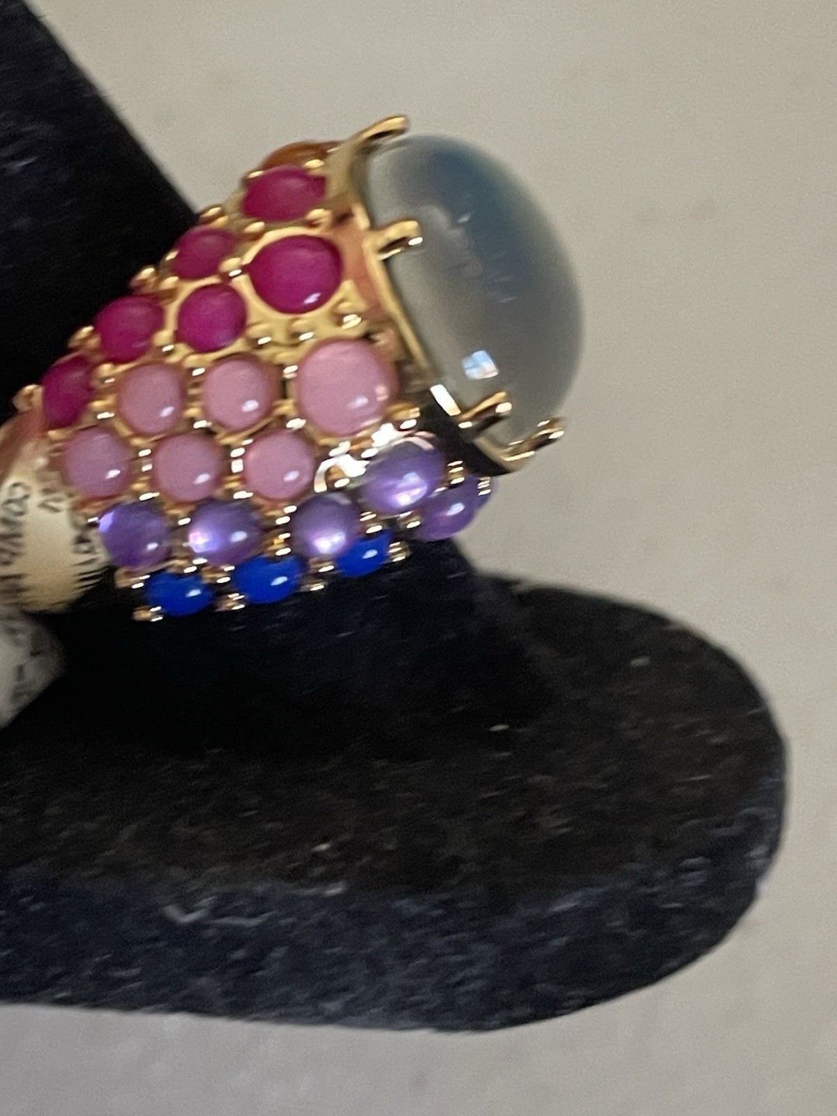 KURT GEIGER LONDON GOLD TONE LARGE OVAL MOOD RING IN MULTI 8