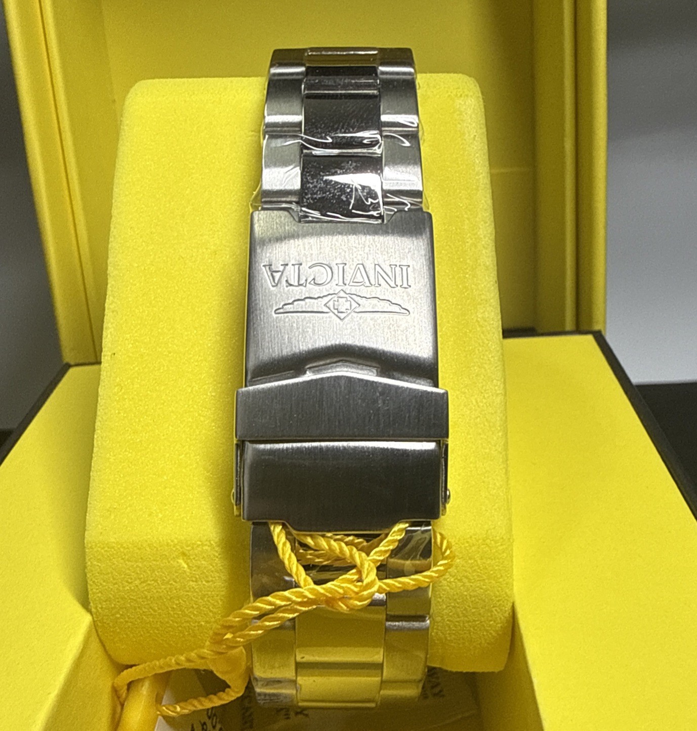 Invicta Men’s Pro Diver Automatic – 40mm Seiko NH35 Movement 50278 – New In Box