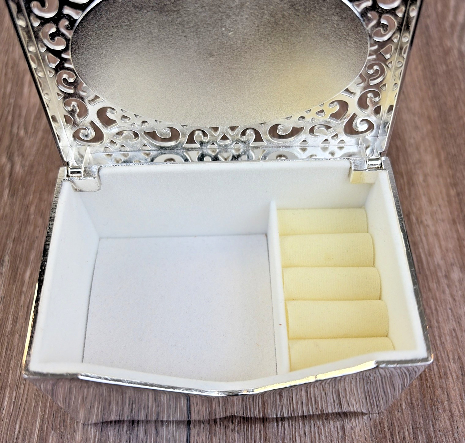 Things Remembered Silver Tone Hinged Filigree Jewelry Box Trinket 4″ x 2.5″