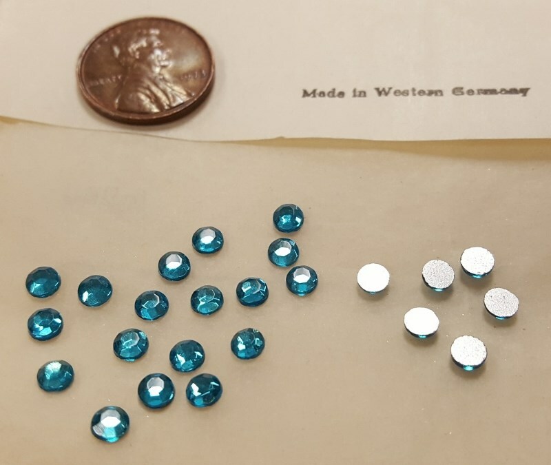 36 VINTAGE WEST GERMAN GLASS AQUA 16ss. ROUND TABLE TOP FACETED CABOCHONS 4478