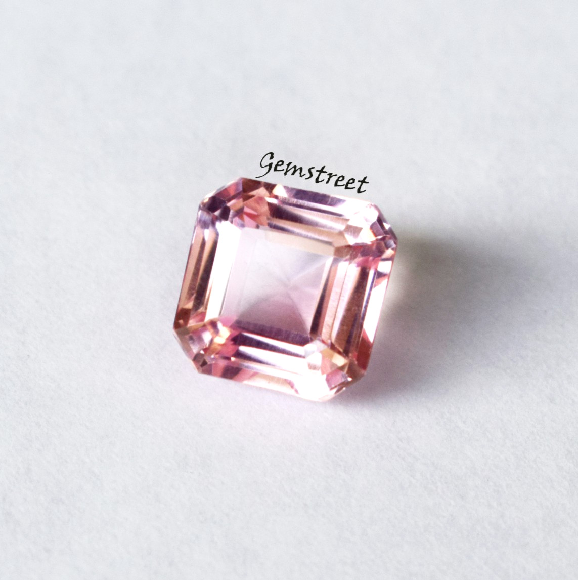 Natural 4.50 Ct Sri Lanka Peach Pink Padparadscha Sapphire Radiant Cut Certified