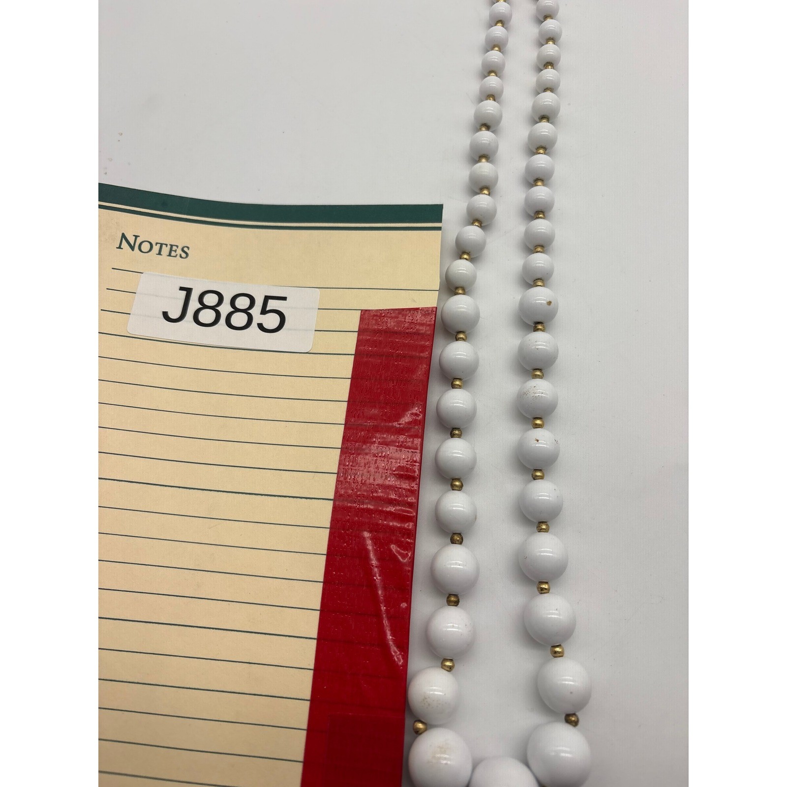 Vintage White Graduated Bead Necklace Gold Tone Spacers 28 Inch J885