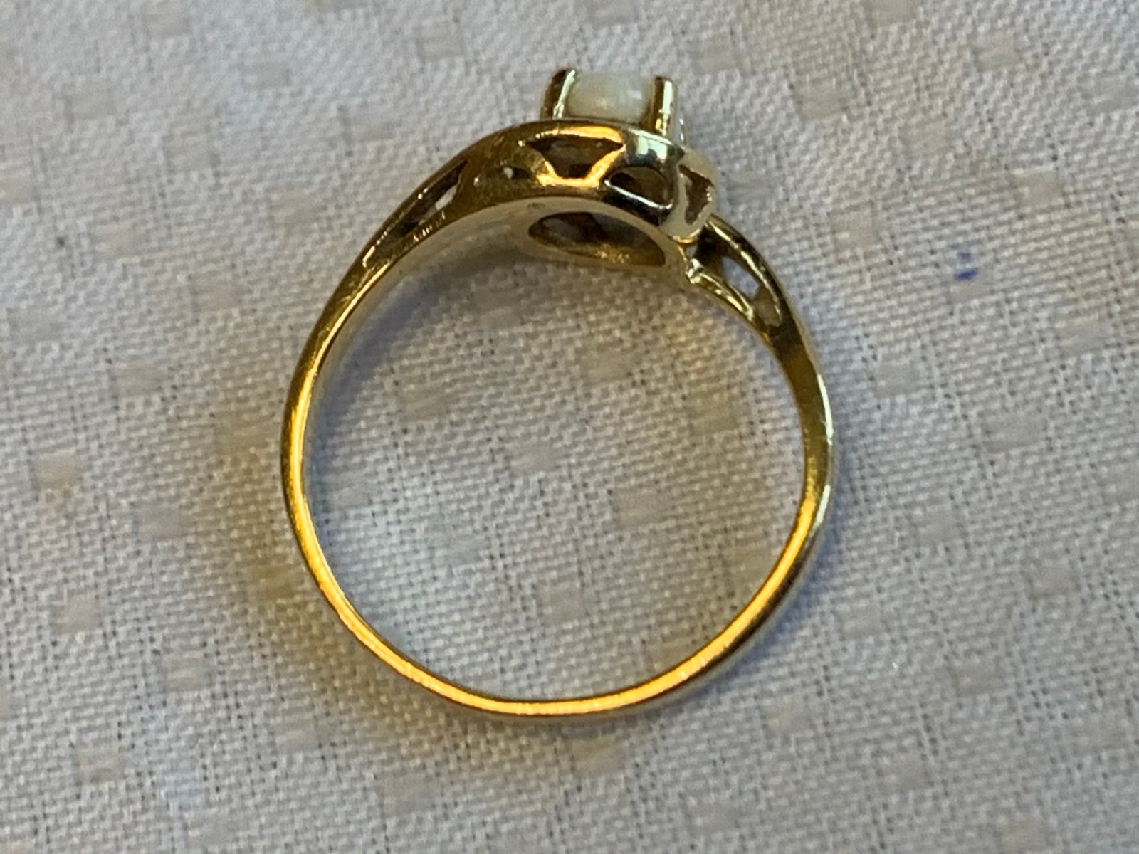 14K Yellow Gold Ring 1.95g Fine Jewelry Size 5 Band Opal Look Stone *READ*