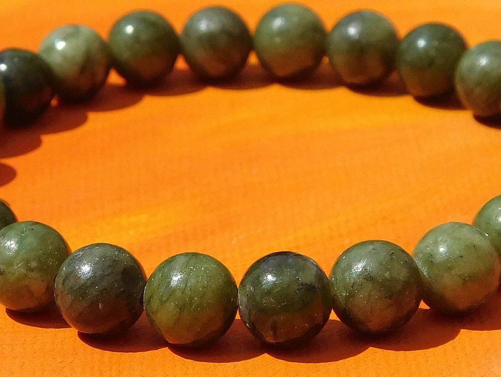 Mens / Ladies Handmade 8mm Gemstone Beaded Bracelet – Natural Green Jade.