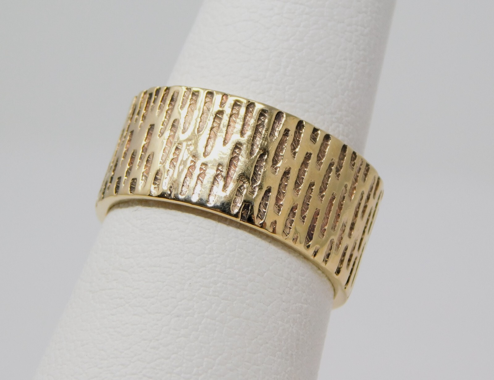 13 kt Yellow Gold ∼8.7 mm Textured WIDE Wedding BAND Ring 6 B6133