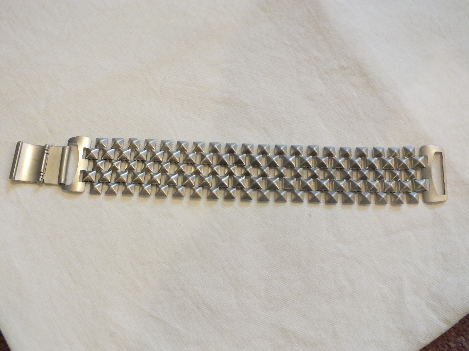 Collectible Clasp Bracelet Silver Tone Matte Finish 7 1/2″ Long x 1 1/8″ Wide