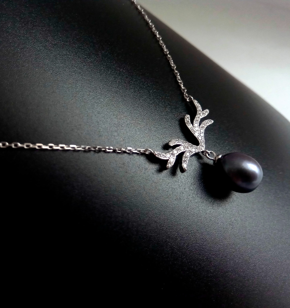 🔥🔥🔥Magnificent Necklace with EXCLUSIVE 21.85ct TAHITIAN Pearl & Zircon Pendant
