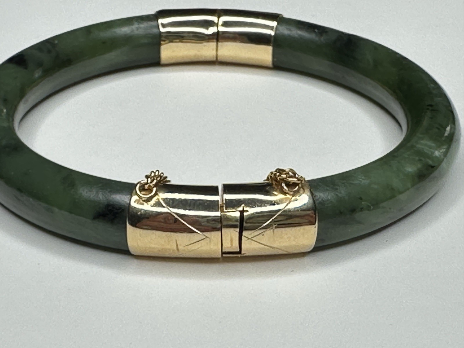 Vintage Green Nephrite Jade Hinged Gold Tone Bangle Bracelet w/ Push Lock /Chain