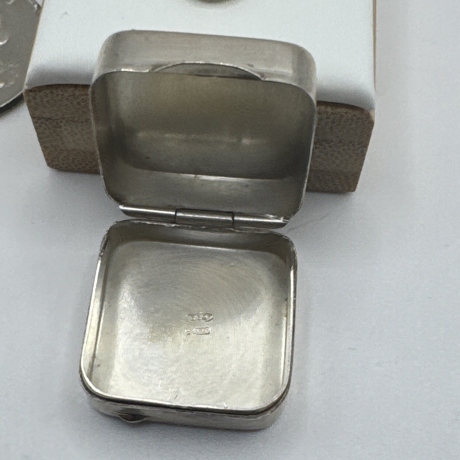 800 Silver Pill Box