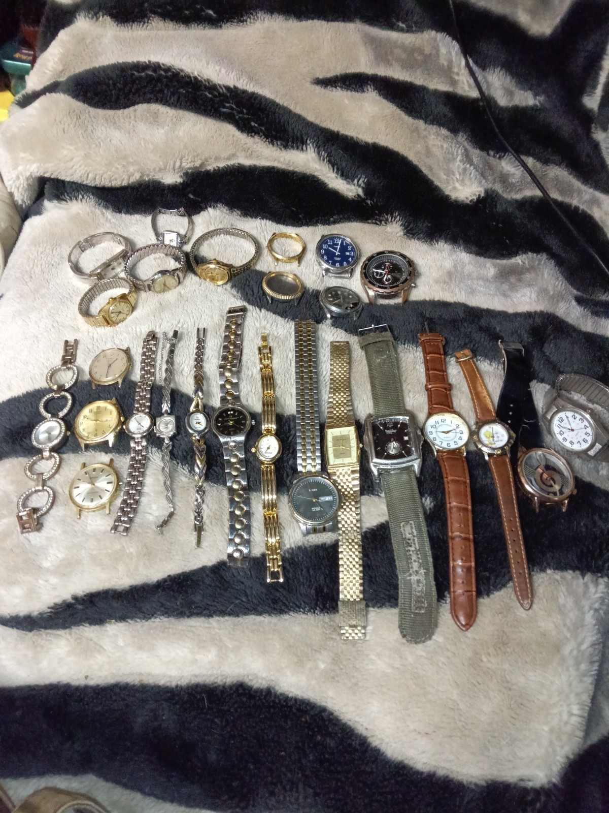 VINTAGE Watch Lot Men’s And Women’s Seiko, Citizen, Pulsar, Etc Gold Silver