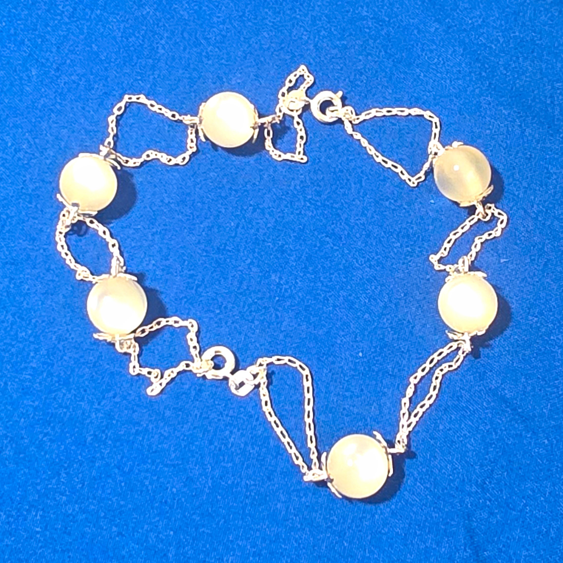 Silver-Tone Cable Chain Bracelet with White Round Bead Stations, Spring Ring