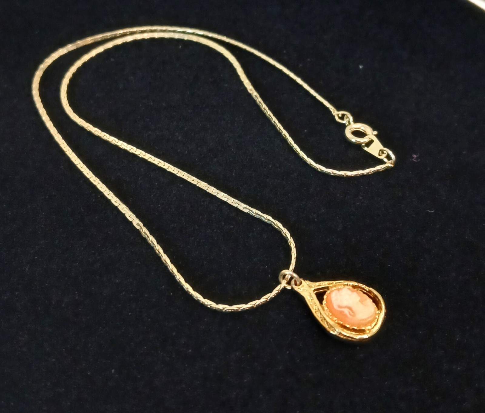 Vintage 14K Gold-Plated Cameo Teardrop Pendant Necklace 16″ 4.5g STUNNING 😍