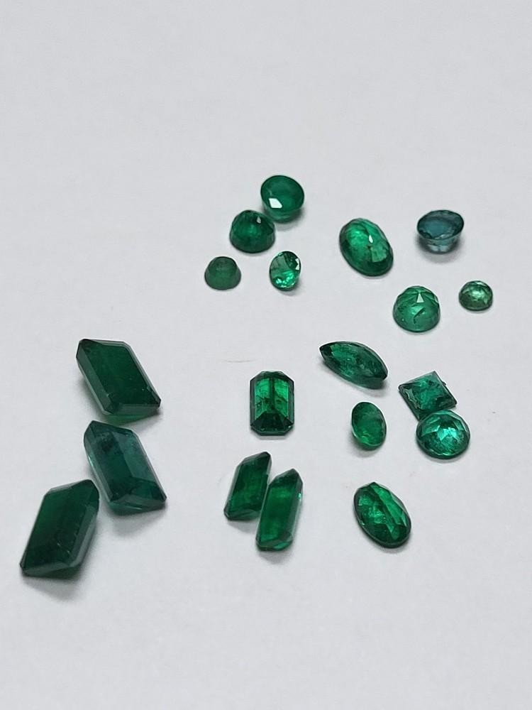 19 Genuine EMERALDS 7.5 carats Total Weight Nice Mix of shapes and sizes CHEAP !