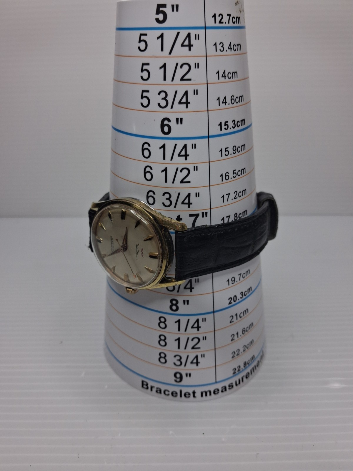 Vintage 1960s Waltham 17 Jewels Shockresistant Manual Wind Watch