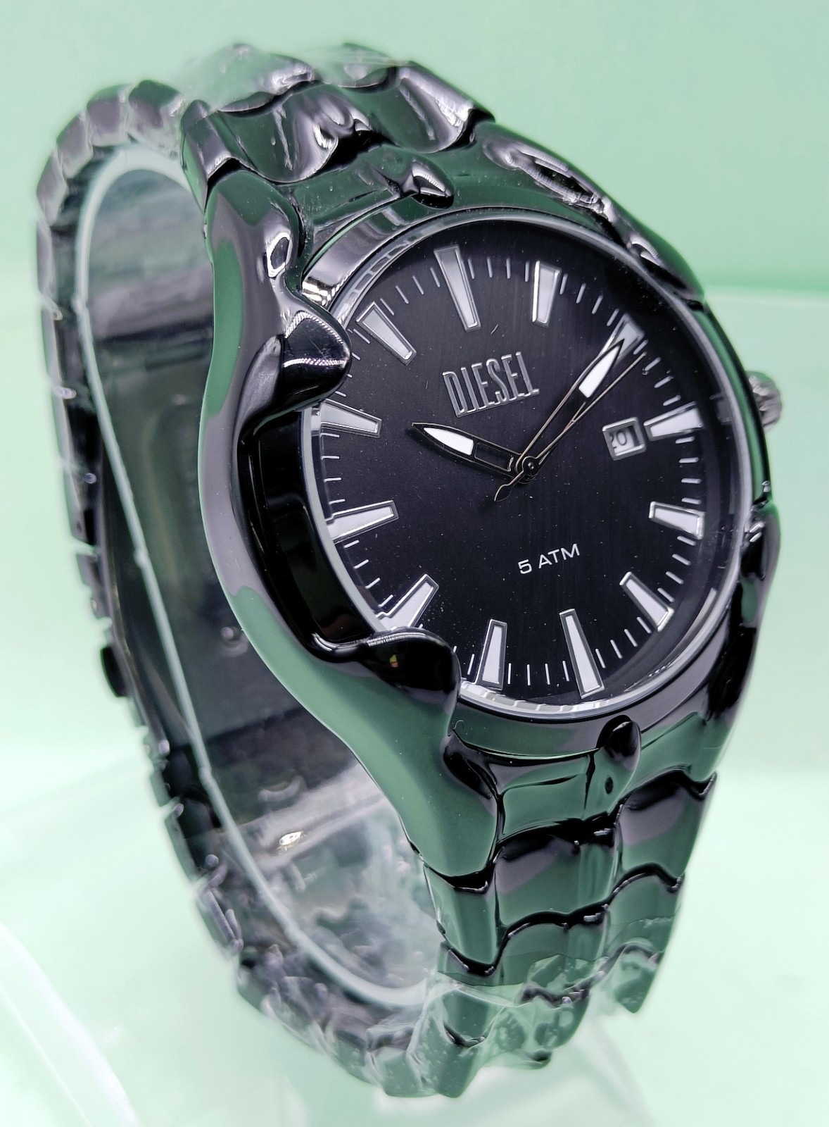 Awesome Diesel Date Indicator Analog Dial Color Black Quartz Men’s Wrist Watch