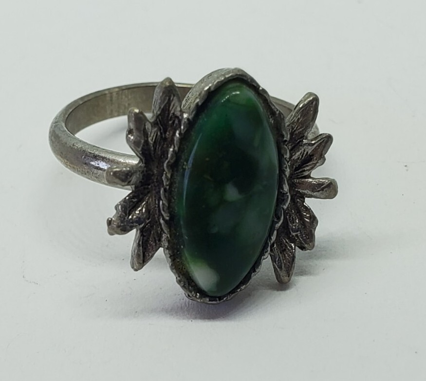 Vintage Southwestern Style Green Mottled Glass Leaf Adjustable Ring