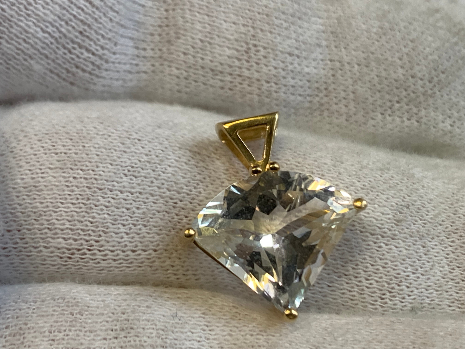 14K Yellow Gold Pendant 3.17g Fine Jewelry Clear Trilliant Stone Charm *READ*