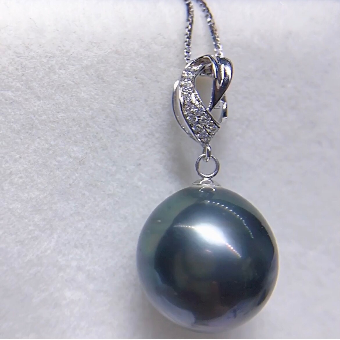 13.7mm Big Tahitian Green Pearl Pendant Intense Black Green Color 18k White Gold