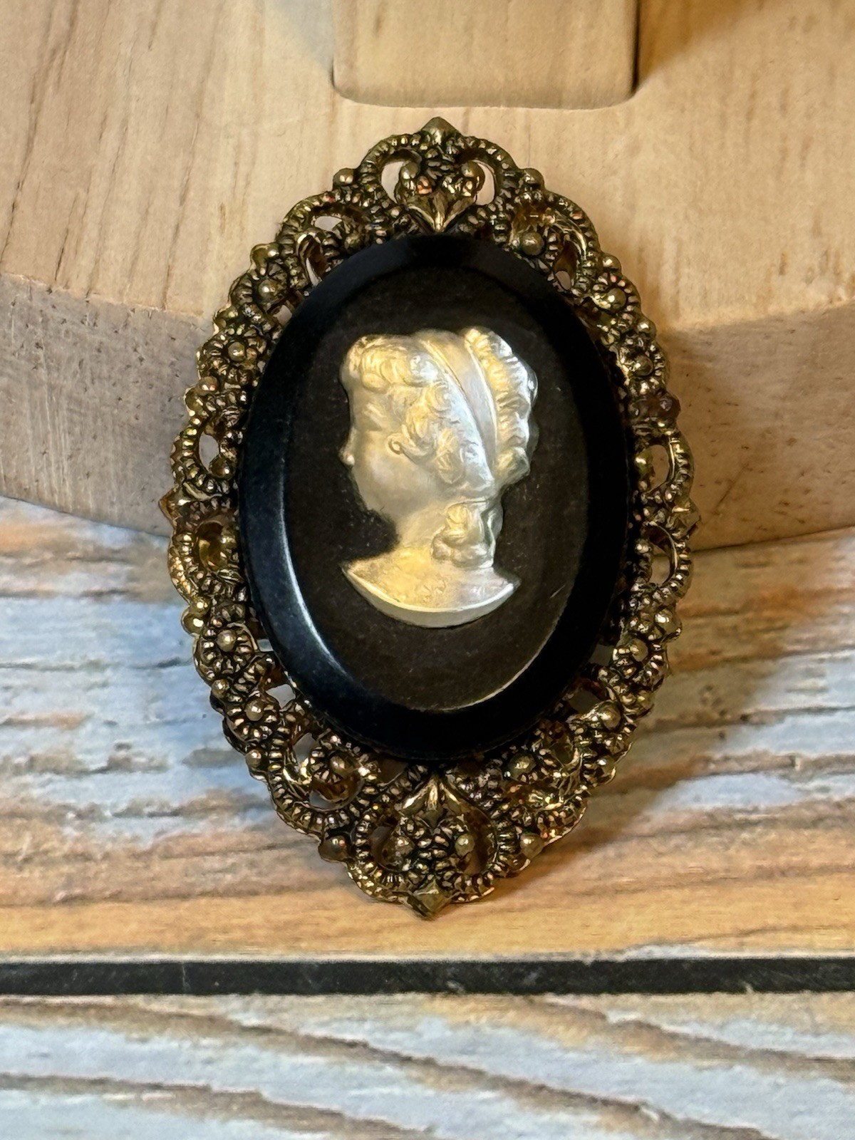 VTG 1.5” jet black glass & mother of pearl cameo brooch filigree Western Germany