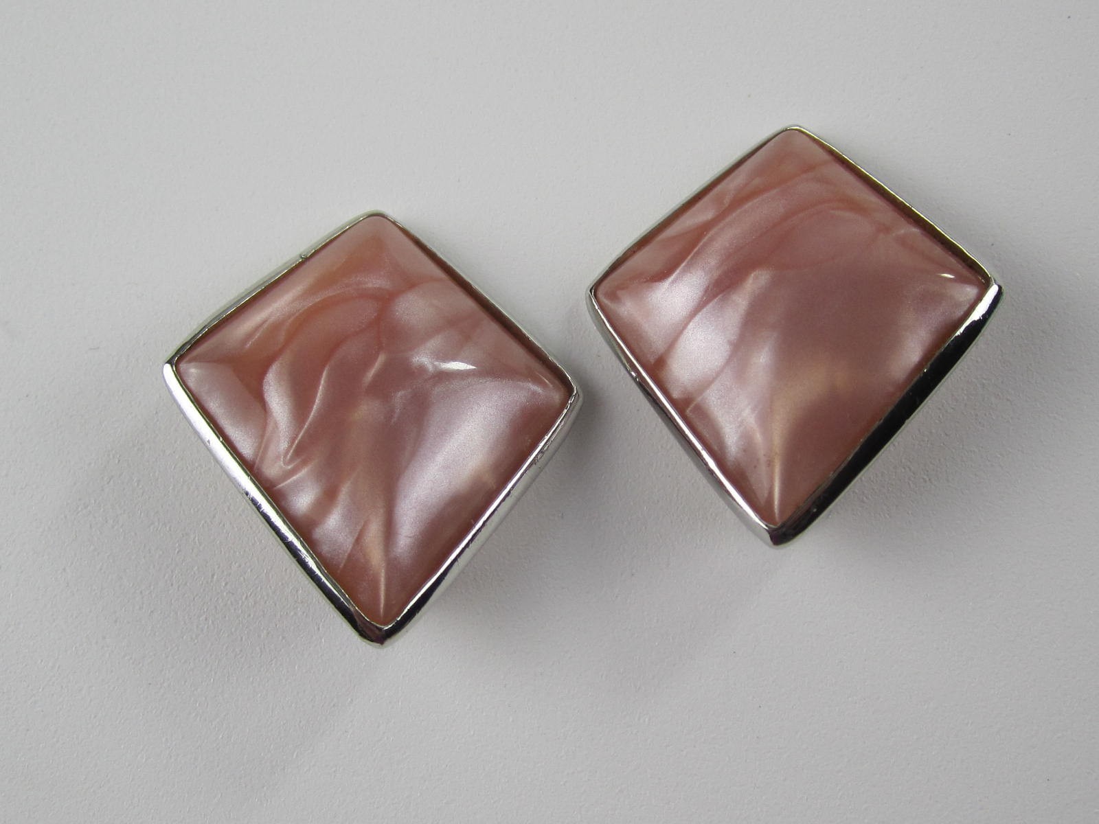 Vintage Pink Kite Earrings Marbled Satin Texture Silver Tone Clip-on (E1)