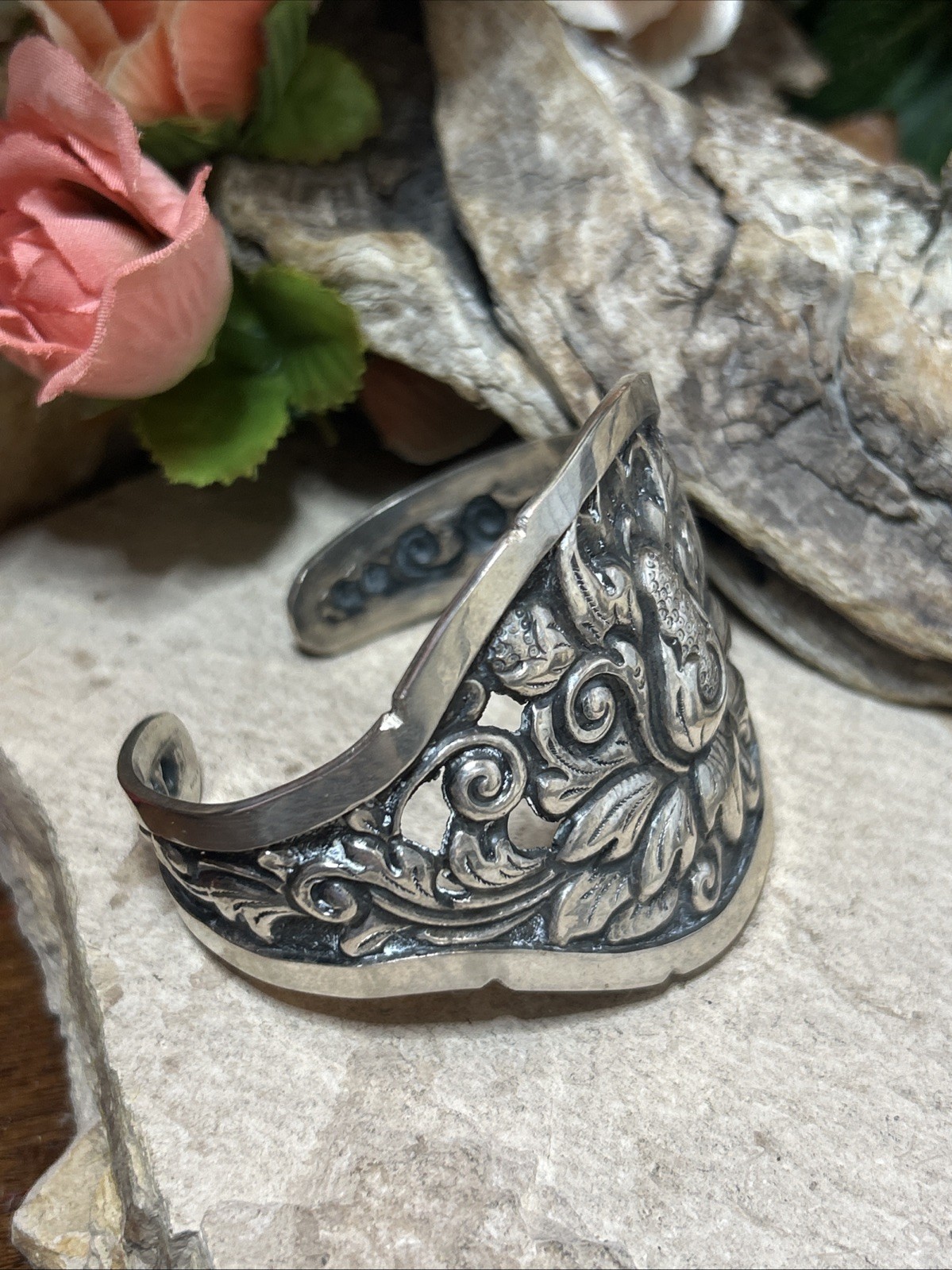 31. Ethnic SN 800 Silver Lotus Flower Motif Repousse Cuff bracelet 36.3g, 7 1/2″