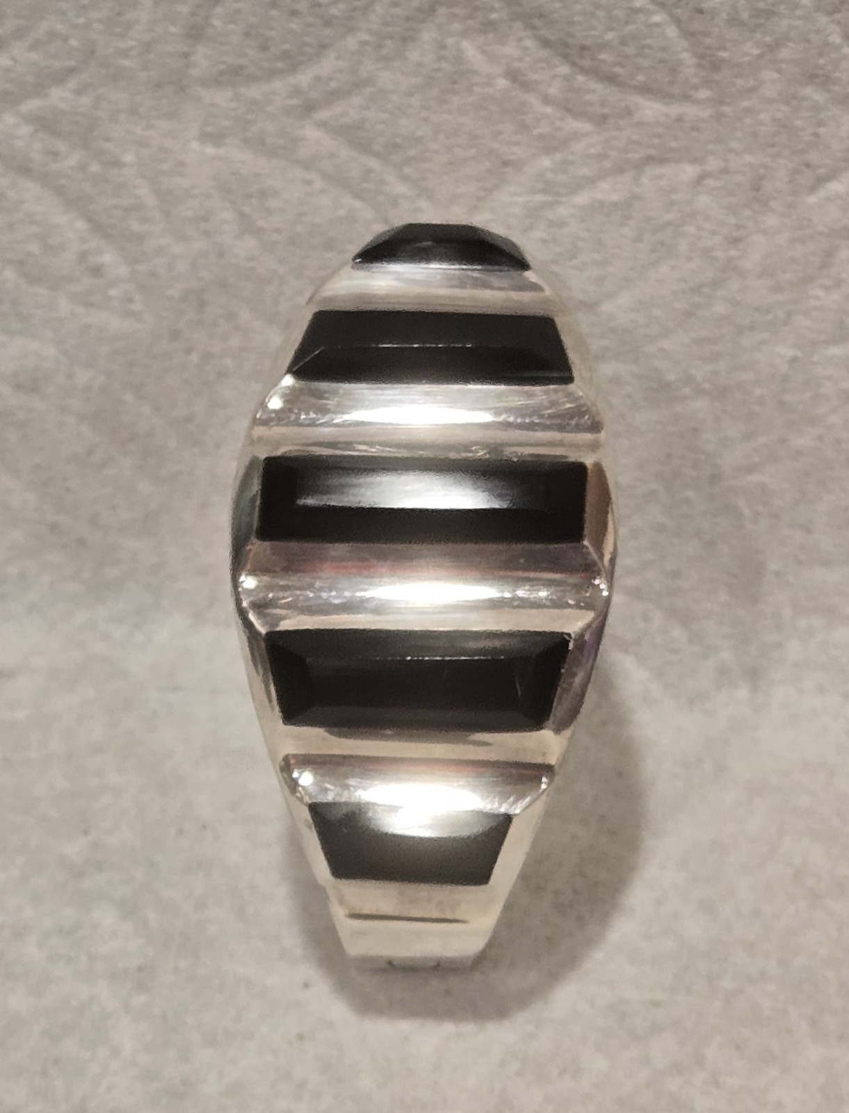 1980s TN-177 MEXICAN MODERNIST Sterling Silver Black Onyx Hinged Clamp Bracelet