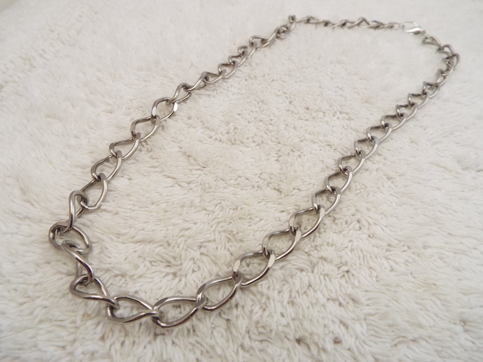 Silvertone Chain Necklace (B18)