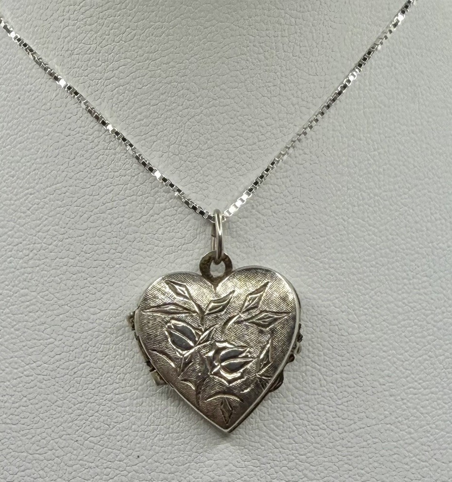 Vintage Sterling Heart Engraved Roses Flowers & Leafs Locket Pendant Necklace