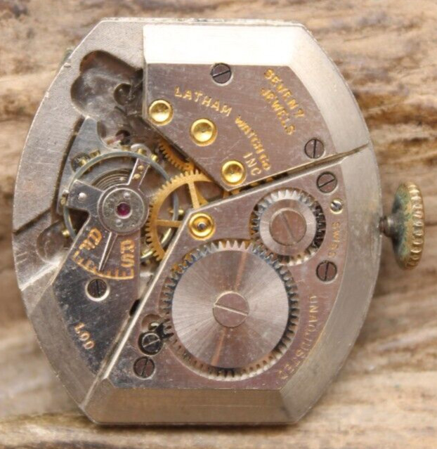 LATHAM SWISS WATCH MOVEMENT 7j 23×26.1mm LOD FOR REPAIR (LO3)