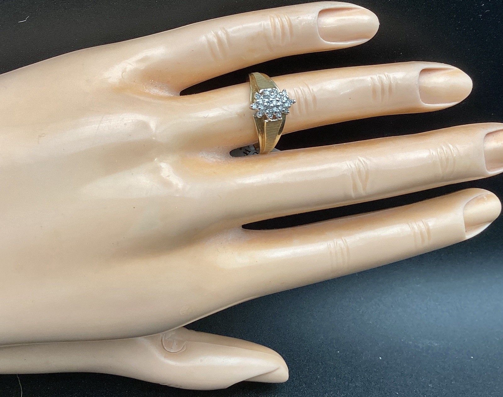 NWT 10 KT Stamped Yellow Gold Women’s 0.15 CTW Cluster Diamond Ring SZ 7.25