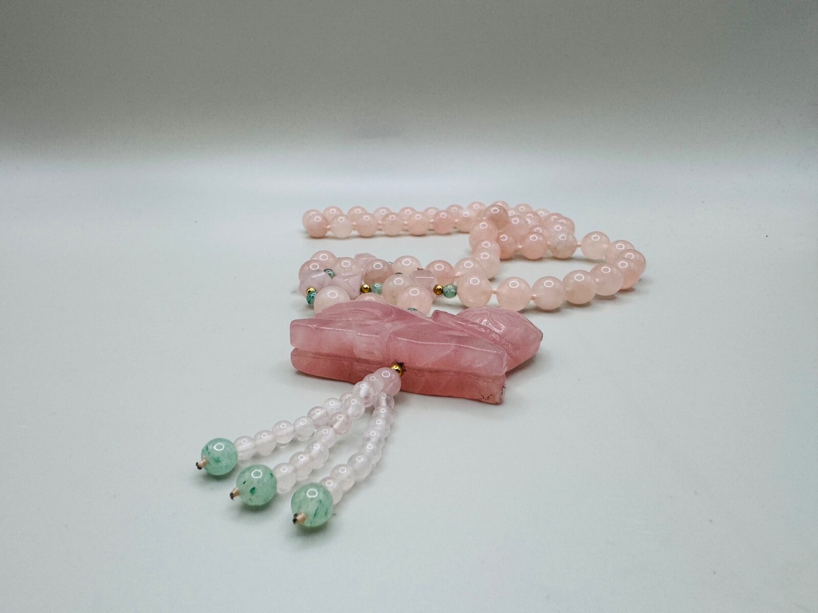 VINTAGE BEADED CHINESE JADE ROSE QUARTZ CARVED CAT NECKLACE 28″