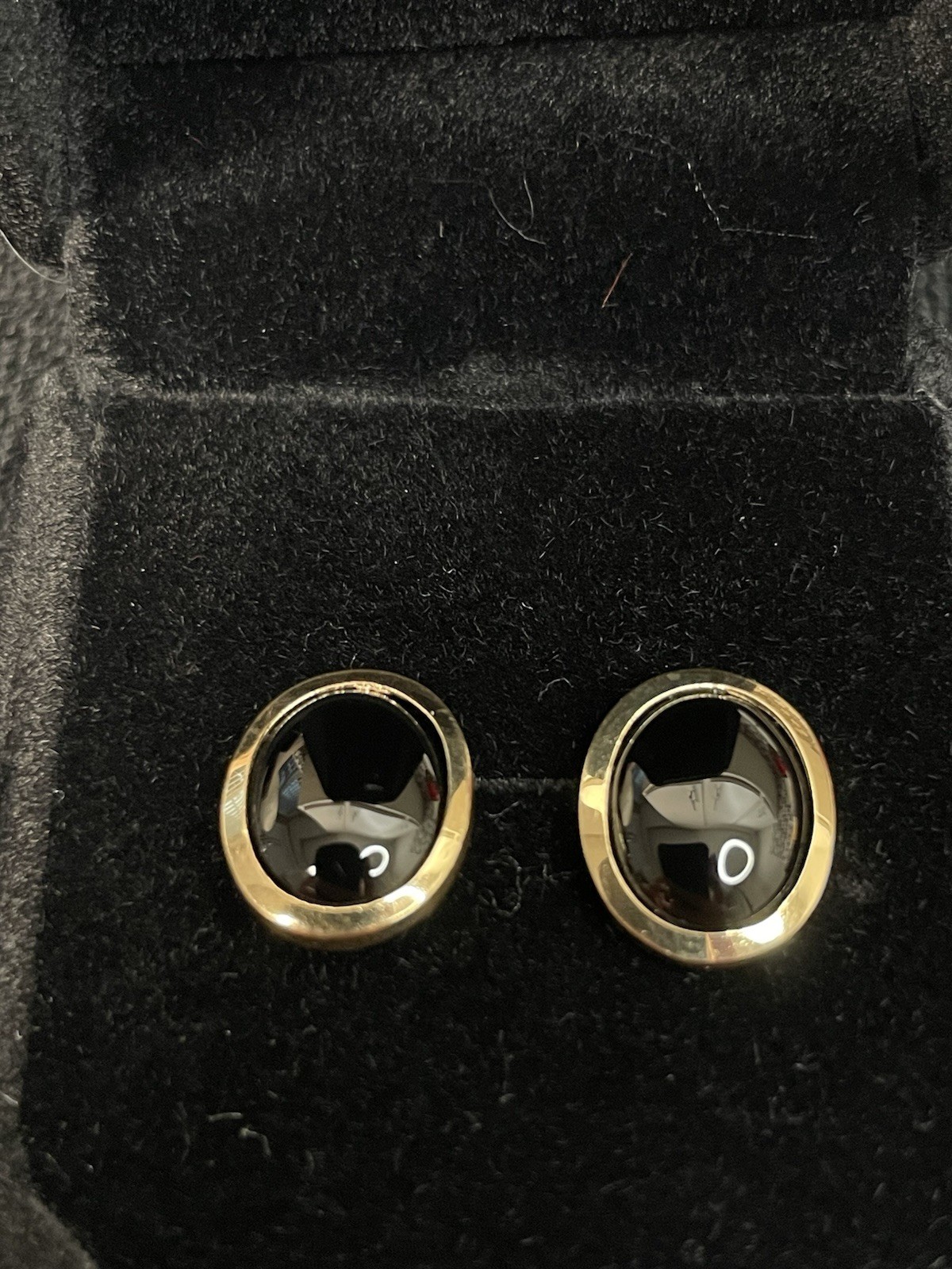 14k yellow gold black onyx studs. No clutch’s