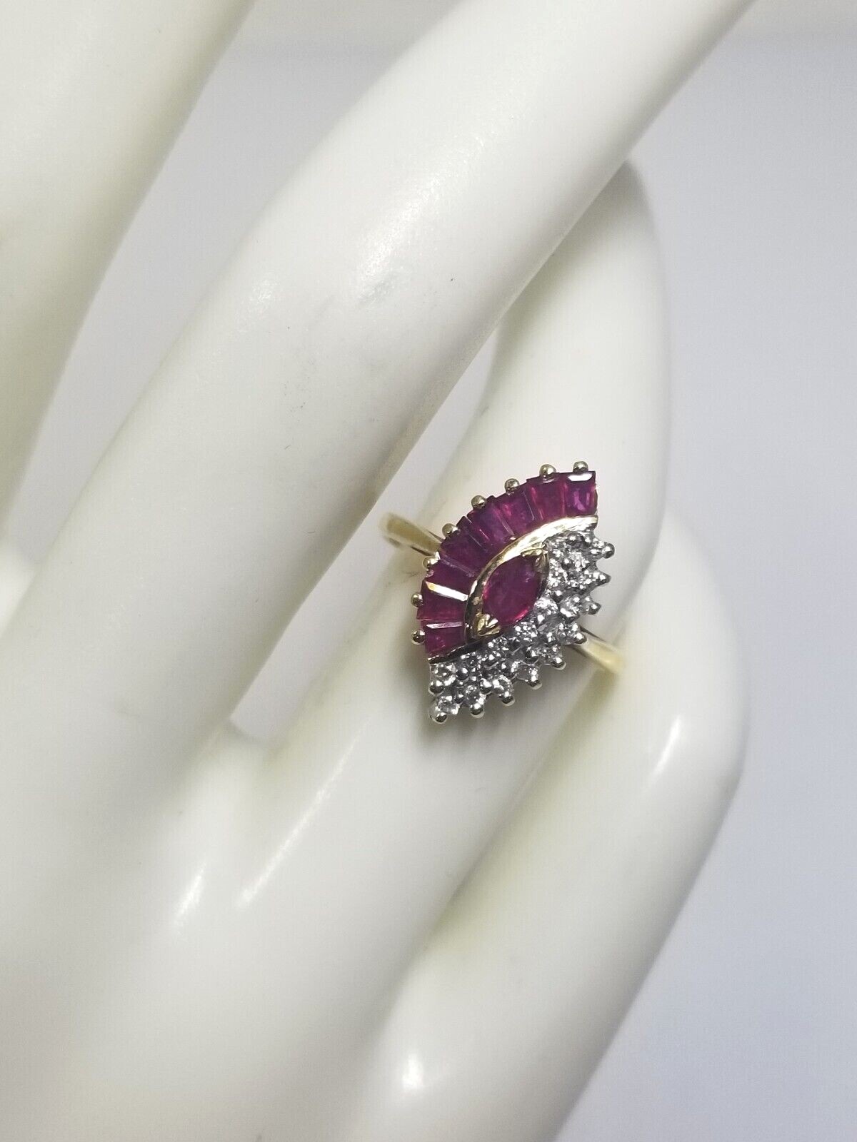 14k Yellow Gold Ruby & Diamond Cocktail Ring Sz 6.5 – 3.2 Grams TW