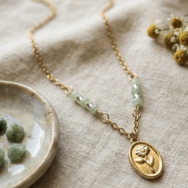 Gold Stainless Steel Chain Necklace, Flower Charm Pendant, Green Glass Beads 16i