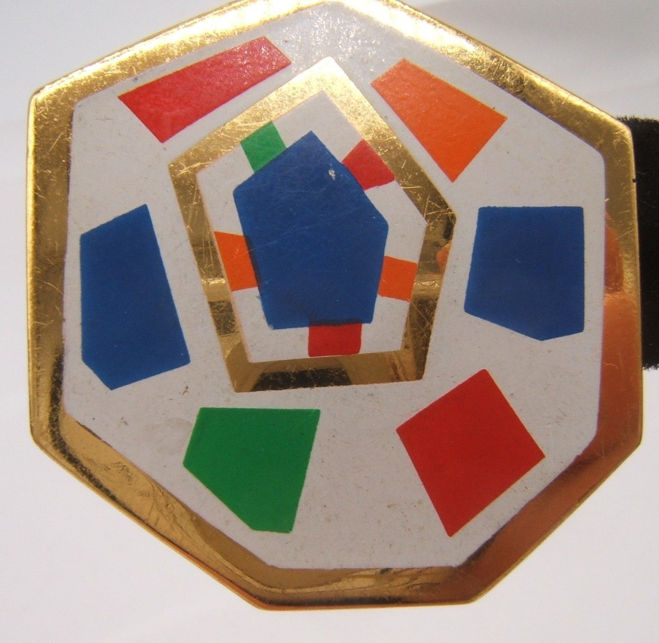 VTG GOLD TONE & ENAMEL PIERCED EARRINGS MODERN ABSTRACT DESIGN