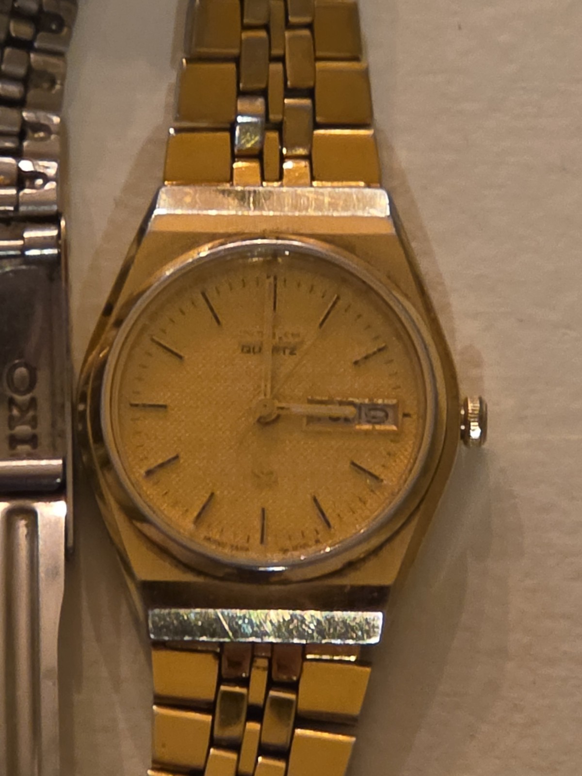 ​Vintage Seiko Quartz SQ Ladies Watch Gold Tone Day Date 2A23-0529 Textured Dial