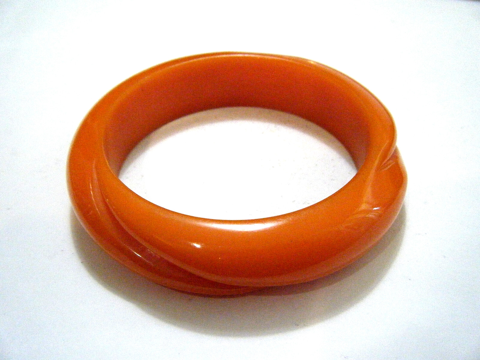 Vintage 40s Carved Bakelite Bangle Bracelet Butterscotch Rare Blood Orange Color