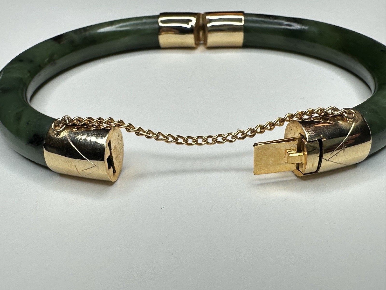 Vintage Green Nephrite Jade Hinged Gold Tone Bangle Bracelet w/ Push Lock /Chain