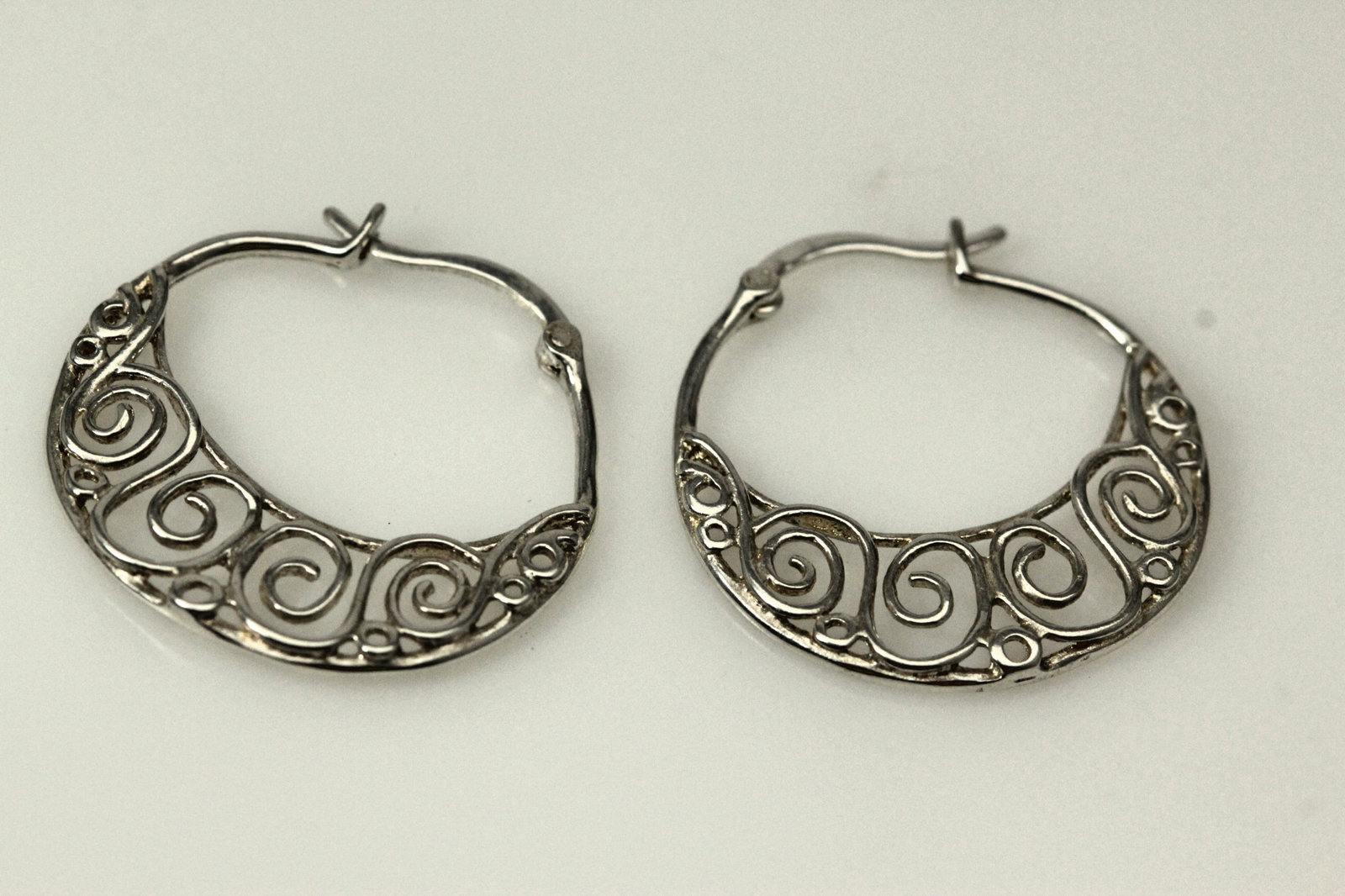 925 Sterling Silver Ornate Design Hoop Earrings 3.2 Grams (EAR4862)