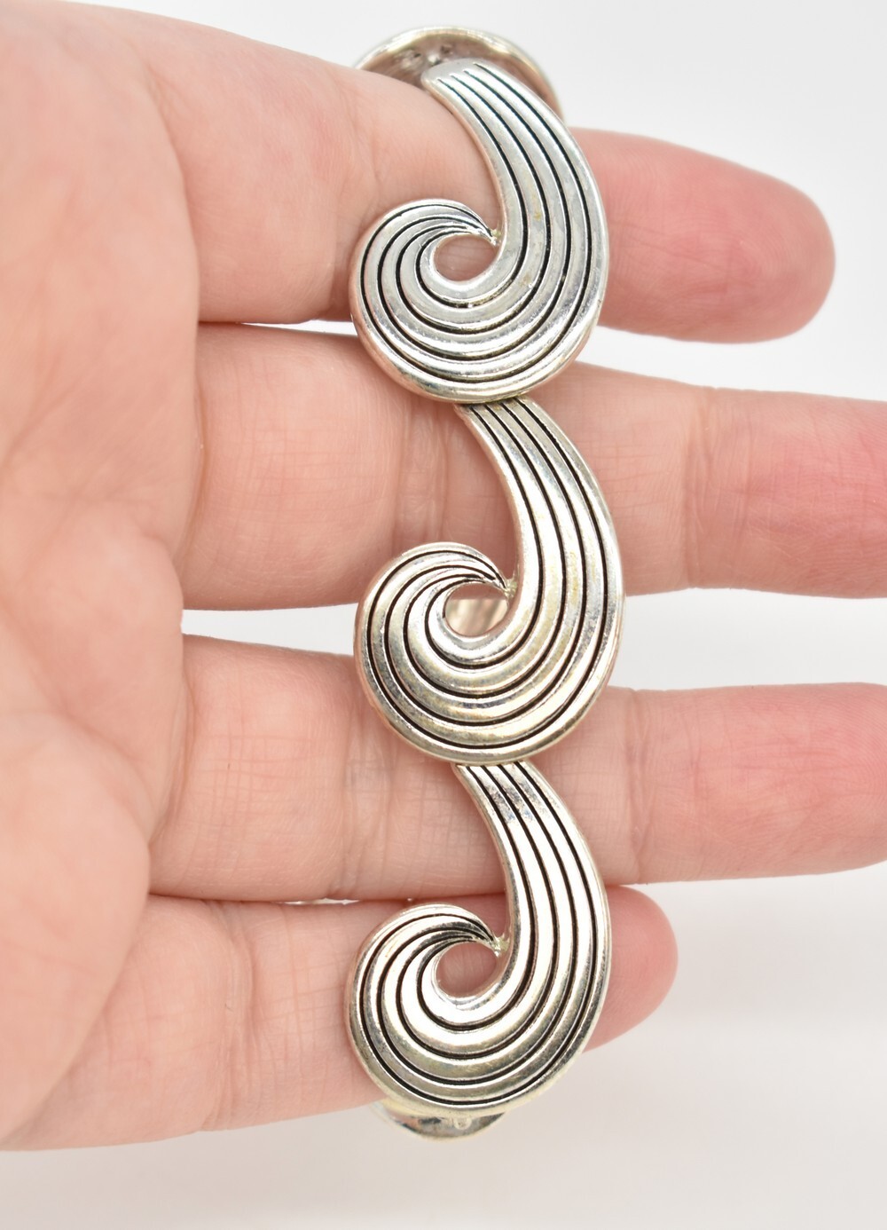 7″ Ocean Waves Antiqued Silver Tone Metal Link Bracelet Fold Over Magnetic Clasp