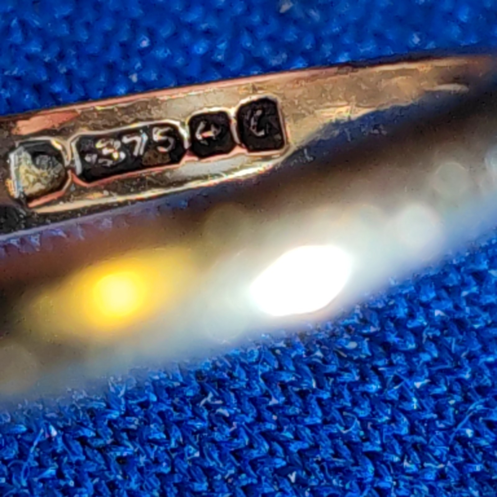 9ct Gold 375 Ring with Opal size N1/2 2.72g