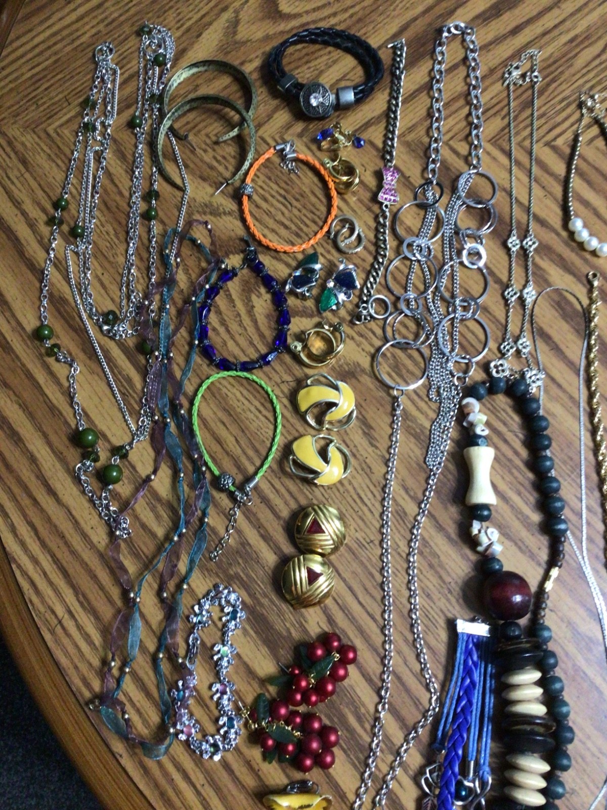 Vintage Costume Jewelry Lot, Necklaces, Bracelets, Earrings, other odds and ends