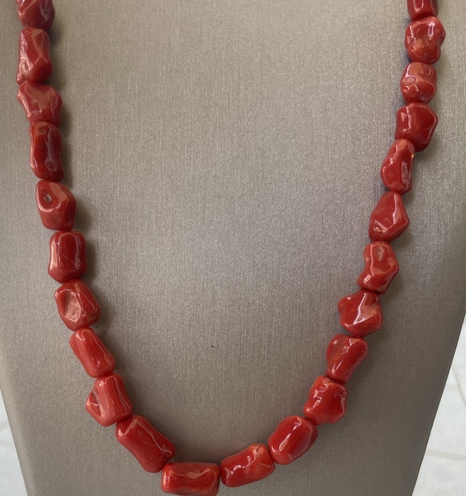 Sardinian Coral Necklace Stones in 18kt Yellow Gold