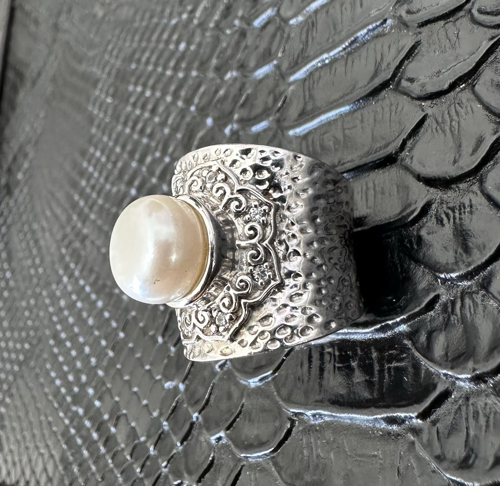 Bangkok Ratnaraj Jewelers (BBJ) 925 Sterling Band Ring Round White Pearl Size 5
