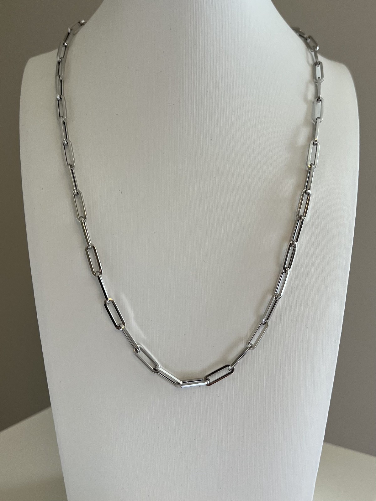 Blue Nile 14K White Gold Medium Paperclip Necklace 18″ Italian 4mm – Excellent
