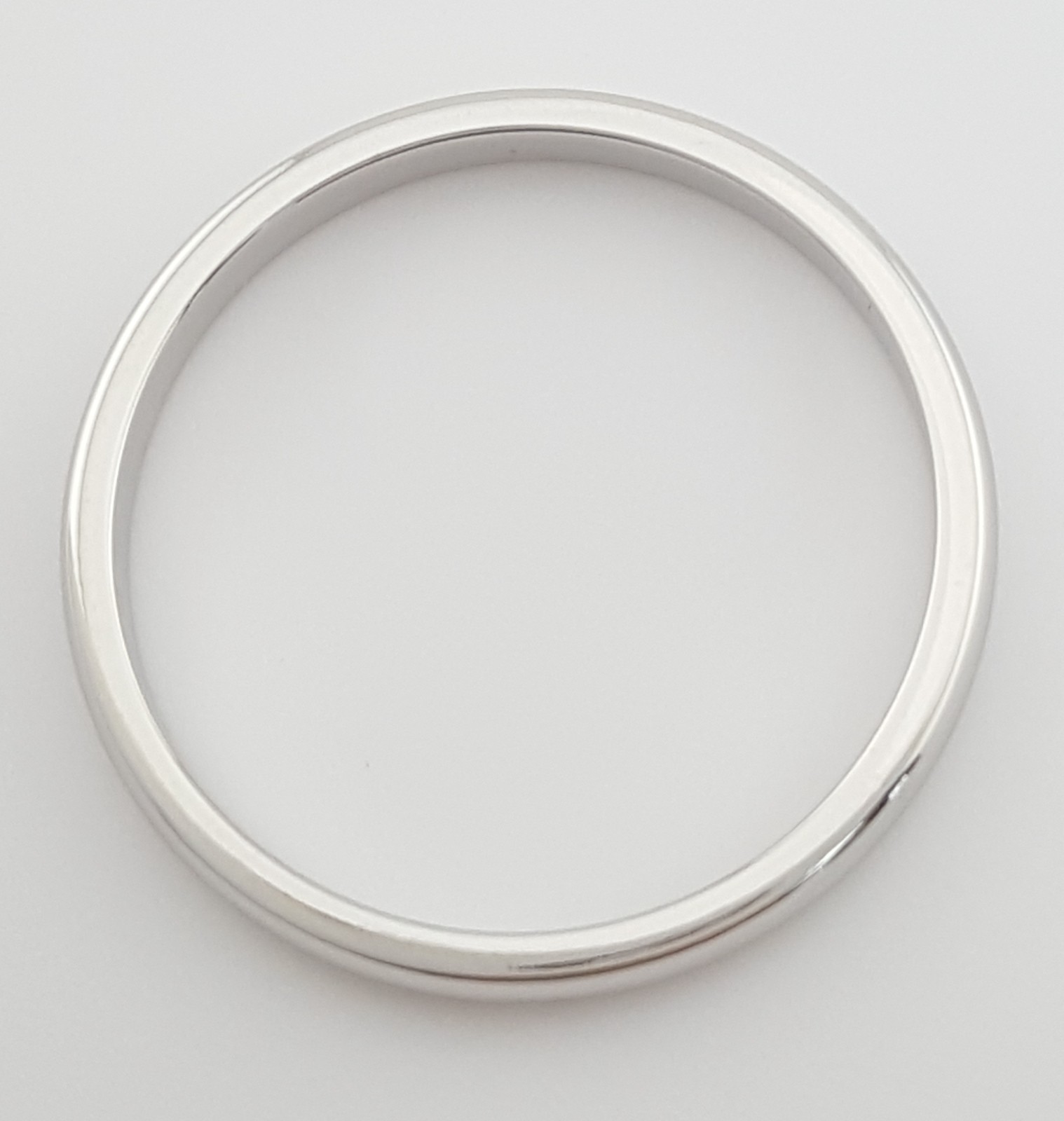 Platinum Wedding Band Ring 2.2 mm 3.2 grams Size 7.5