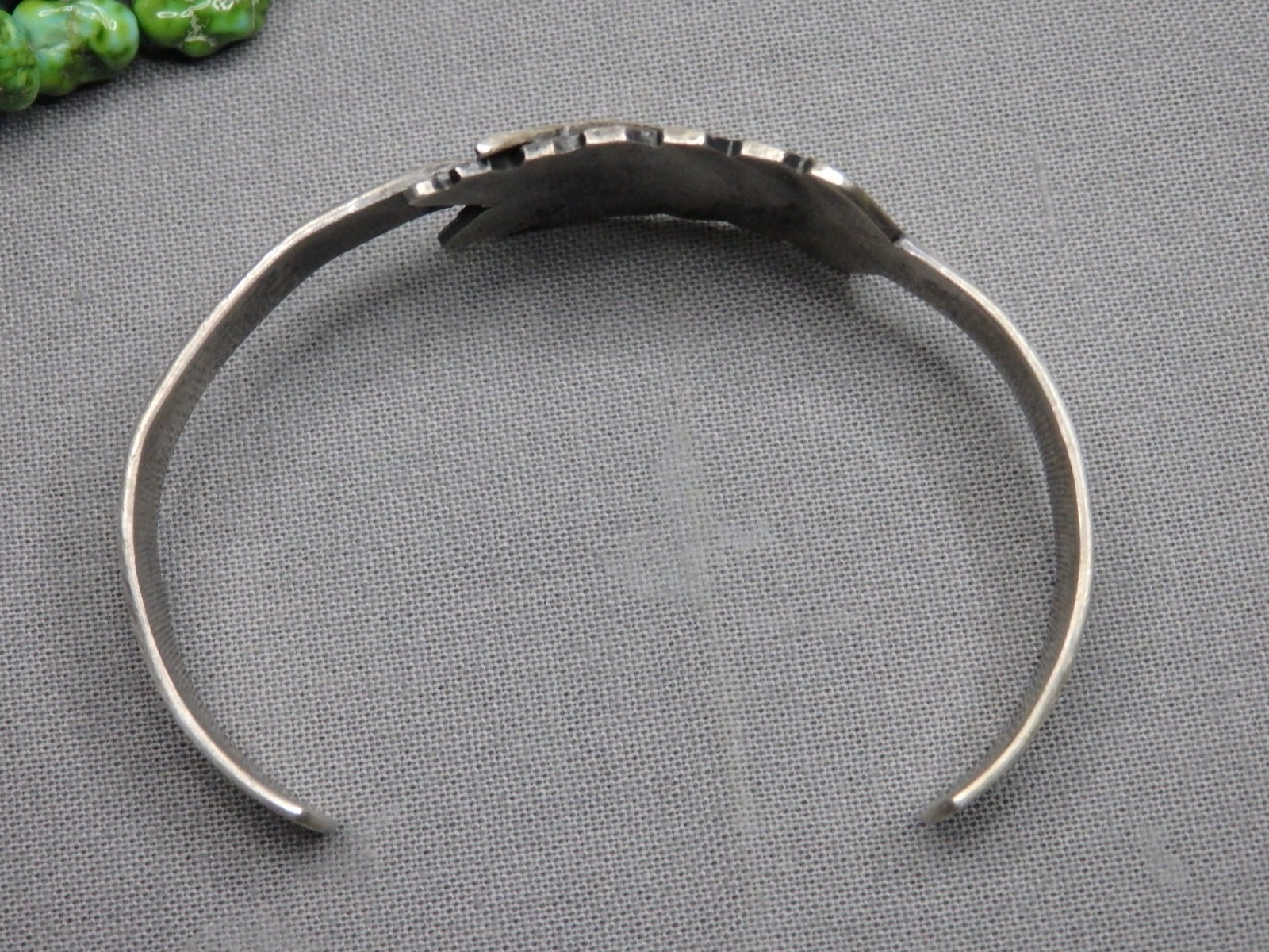Fred Harvey Era NAVAJO Coin Silver WHIRLING LOGS ARROW Cuff Bracelet 5.25″-6.25″