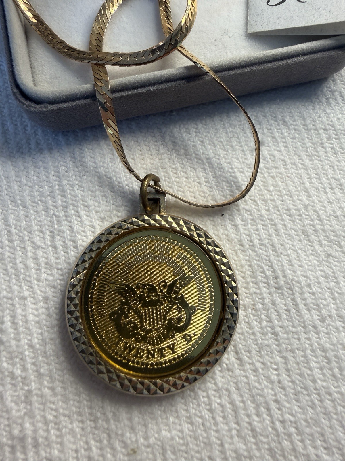 Krementz Coin Pendant Necklace Round Charm Herringbone Chain Gold/Silver