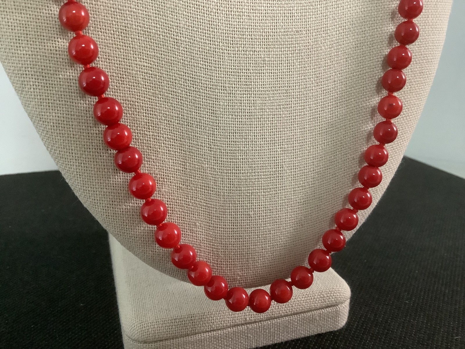 VTG vivid red genuine coral beaded necklace 35″ gorgeous 7mm polished knotted